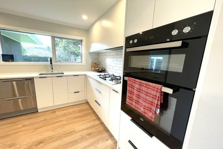 Photo of property in 23 Kaweka Place, Havelock North, 4130