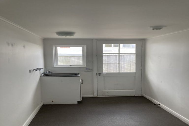 Photo of property in 21 Dorking Road, Brooklyn, Wellington, 6021