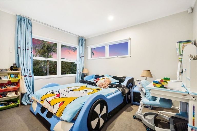 Photo of property in 31 Kowhai Road, Mairangi Bay, Auckland, 0630