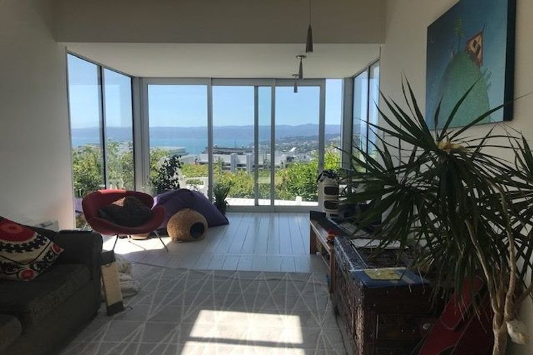 Photo of property in 102 Kelburn Parade, Kelburn, Wellington, 6012