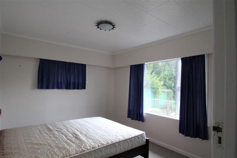 Photo of property in 60 Woodford Avenue, Henderson, Auckland, 0610