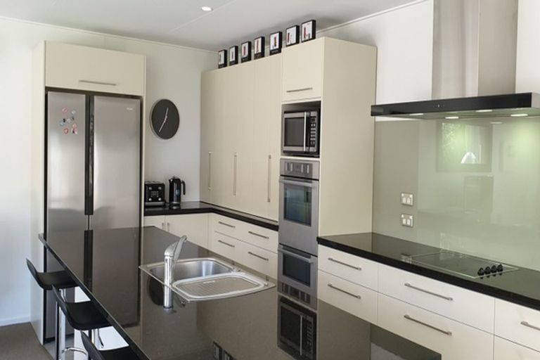 Photo of property in 9 Glenfinnon Place, Wanaka, 9305