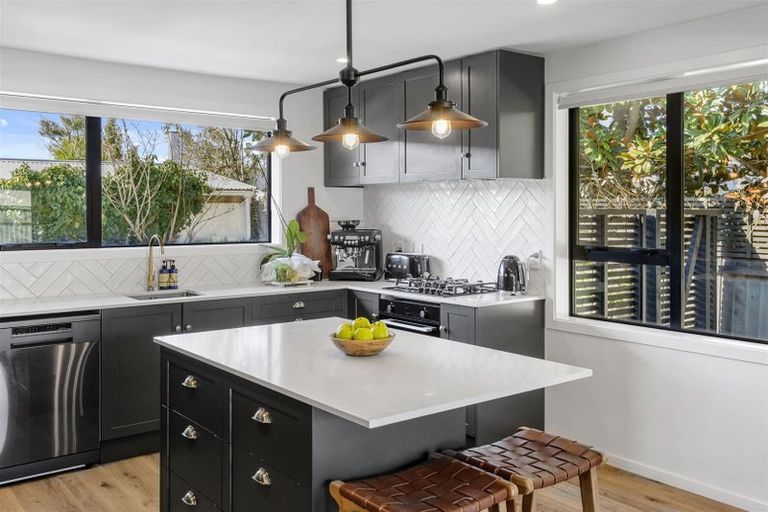 Photo of property in 2/74a Jeffreys Road, Fendalton, Christchurch, 8052