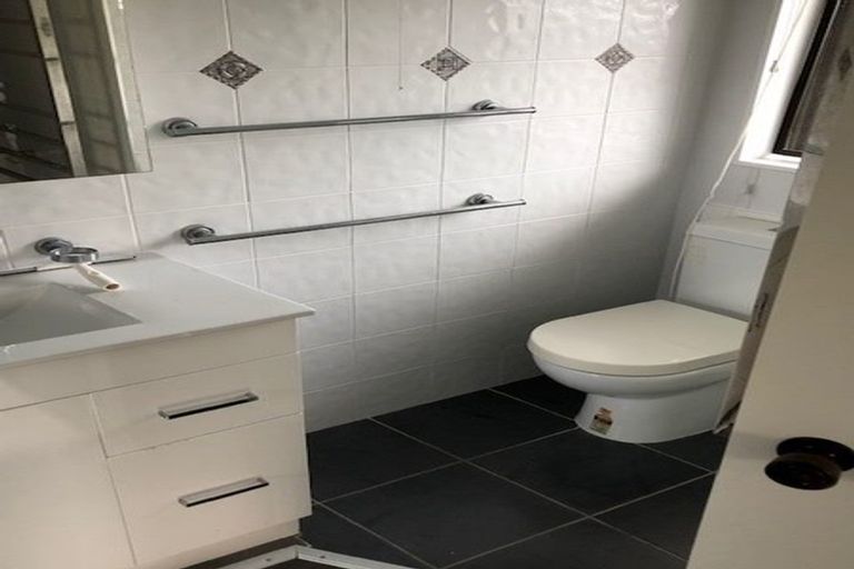 Photo of property in 7 Puawai Place, Northcote, Auckland, 0627