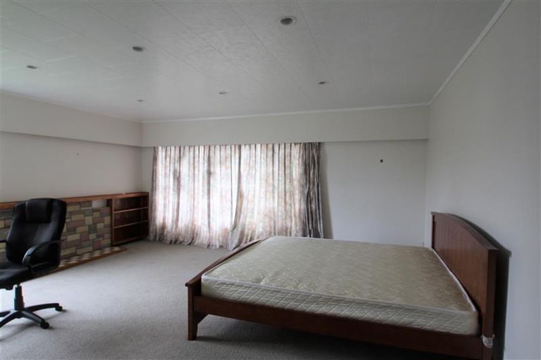 Photo of property in 60 Woodford Avenue, Henderson, Auckland, 0610