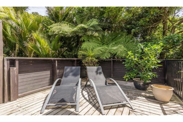Photo of property in 215 Shaw Road, Titirangi, Auckland, 0604