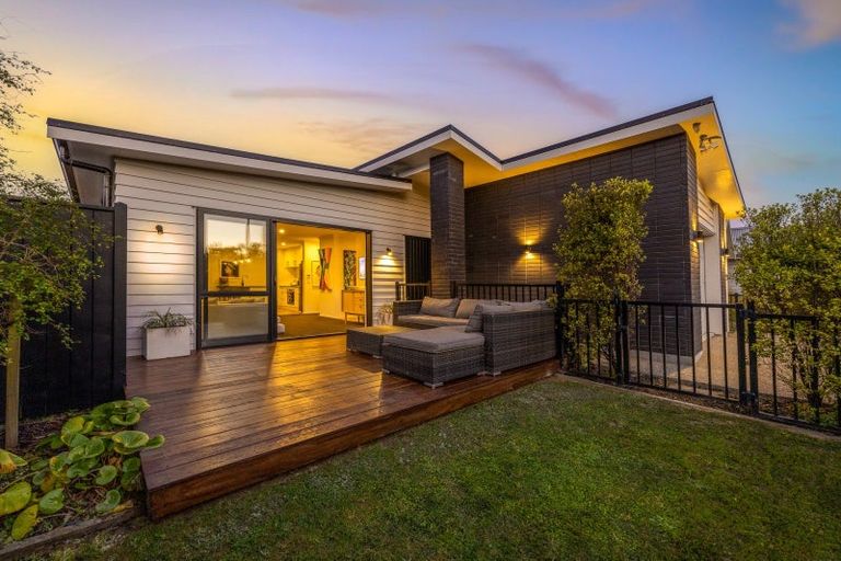 Photo of property in 10 Pateke Drive, Kenepuru, Porirua, 5022