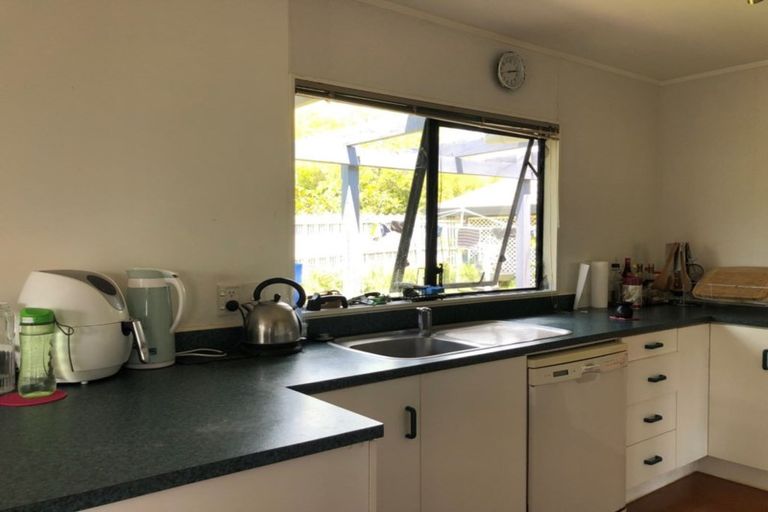 Photo of property in 16 Mallard Place, Unsworth Heights, Auckland, 0632