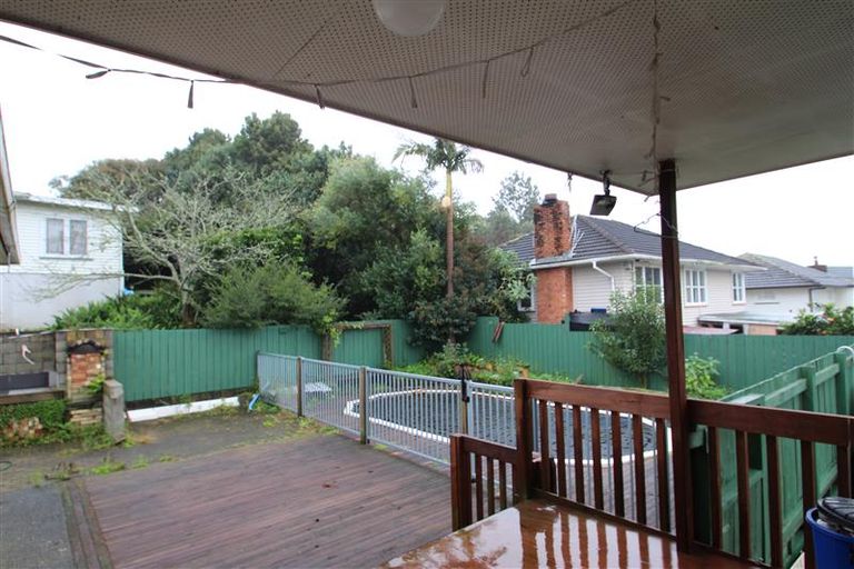 Photo of property in 60 Woodford Avenue, Henderson, Auckland, 0610