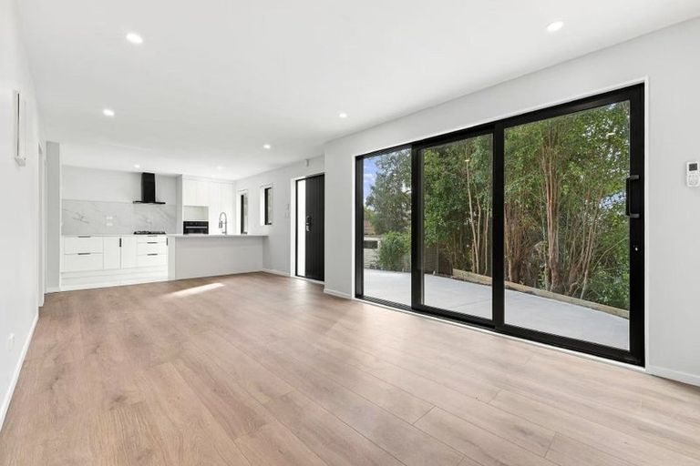 Photo of property in 13 Tower Hill, Stanmore Bay, Whangaparaoa, 0930