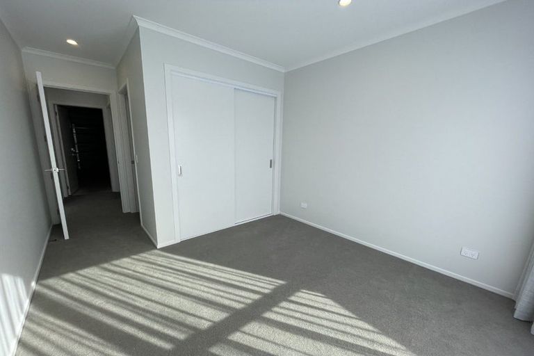 Photo of property in 18 Koreke Close, Kenepuru, Porirua, 5022
