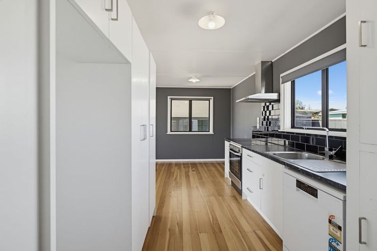 Photo of property in 17 Montgomery Street, Waipukurau, 4200