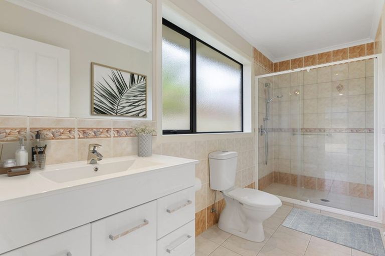 Photo of property in 12 Elwyn Close, Flat Bush, Auckland, 2016