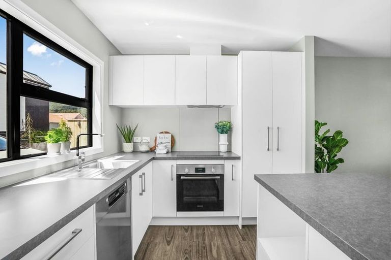 Photo of property in 8/15 Brook Street, Waiwhetu, Lower Hutt, 5010