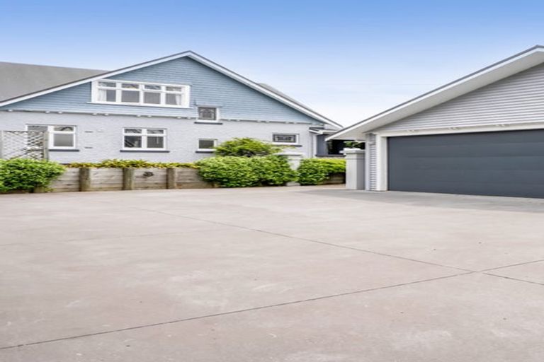 Photo of property in 34 Robe Street, New Plymouth, 4310