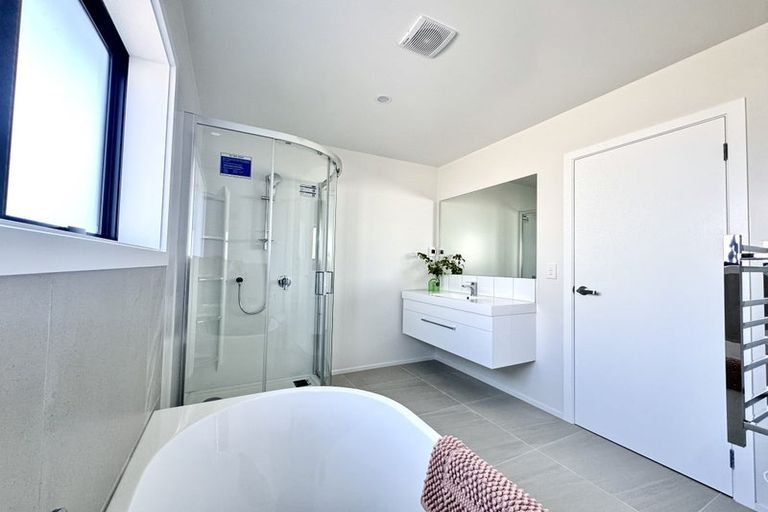 Photo of property in 50 Farnworth Terrace, Glenside, Wellington, 6037