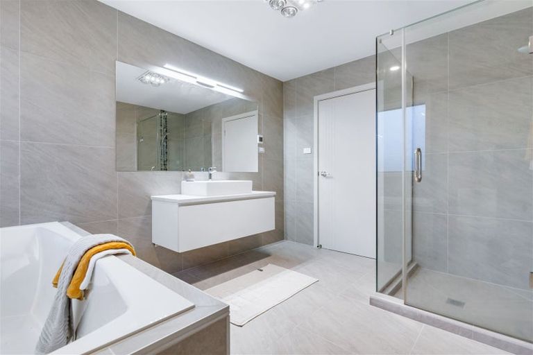 Photo of property in 11 Headland Drive, Long Bay, Auckland, 0630