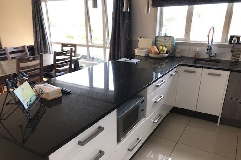 Photo of property in 4 Kaweka Close, Aotea, Porirua, 5024