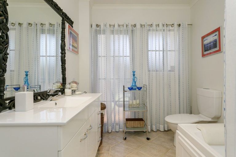 Photo of property in 1/40 Shepherd Road, Waipahihi, Taupo, 3330