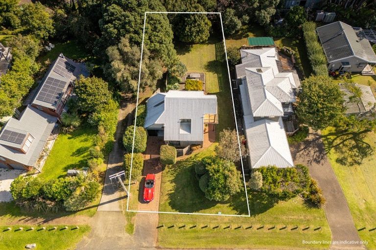 Photo of property in 28 Hahei Beach Road, Hahei, Whitianga, 3591