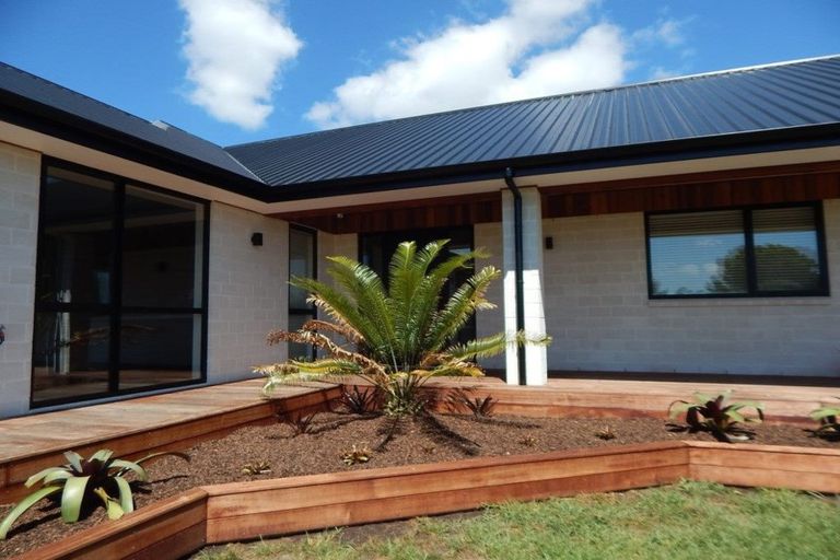 Photo of property in 2 Puriri Park Lane, Waipapa, 0230