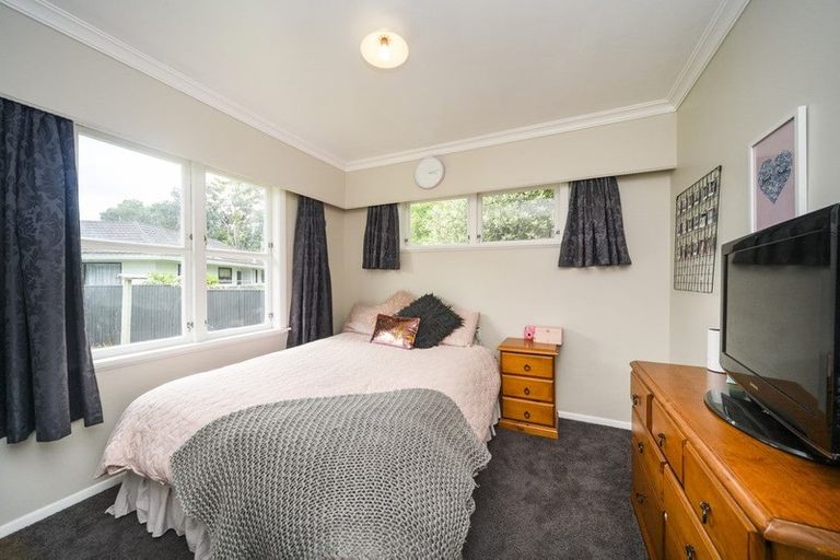 Photo of property in 18 Woburn Place, Takaro, Palmerston North, 4412