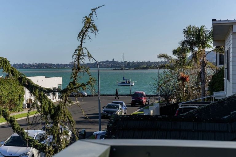 Photo of property in 6a Devon Road, Bucklands Beach, Auckland, 2012