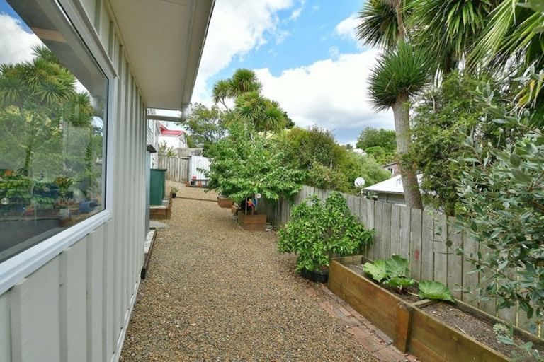 Photo of property in 2b St James Avenue, Helensville, 0800