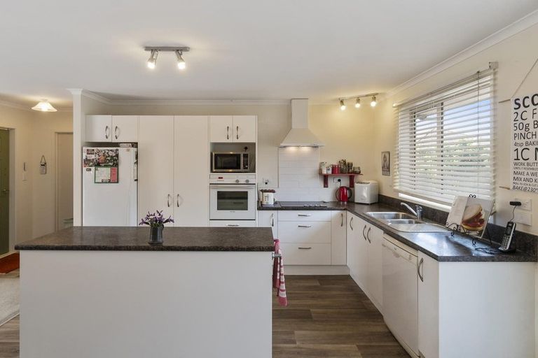 Photo of property in 11 Raabia Close, Parakai, 0830