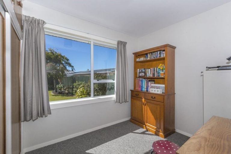 Photo of property in 67 Farquhars Road, Redwood, Christchurch, 8051