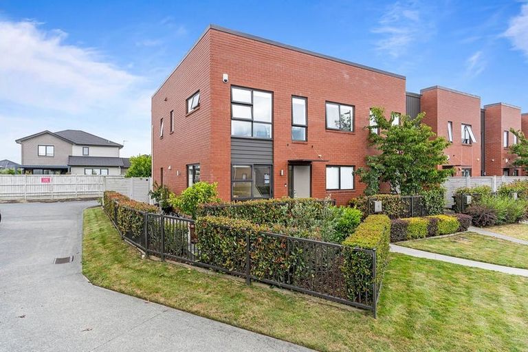 Photo of property in 18 Pepene Avenue, Takanini, 2112