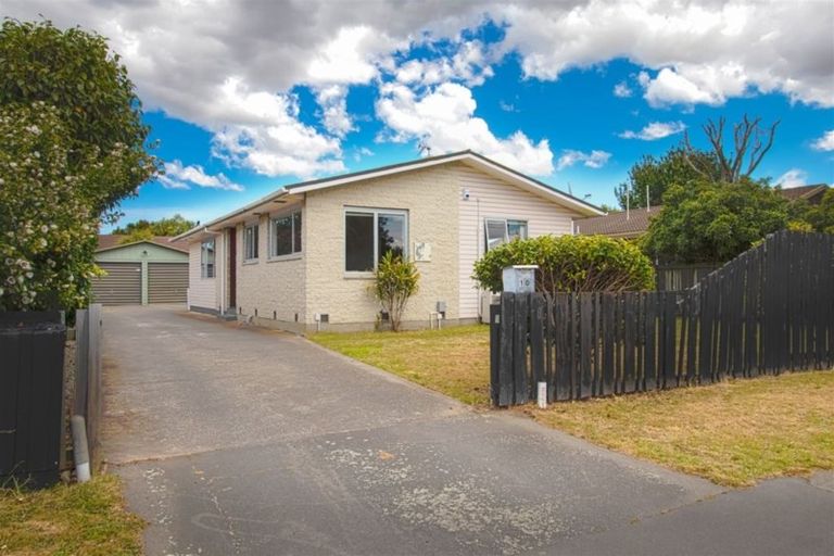 Photo of property in 10 Malabar Crescent, Broomfield, Christchurch, 8042