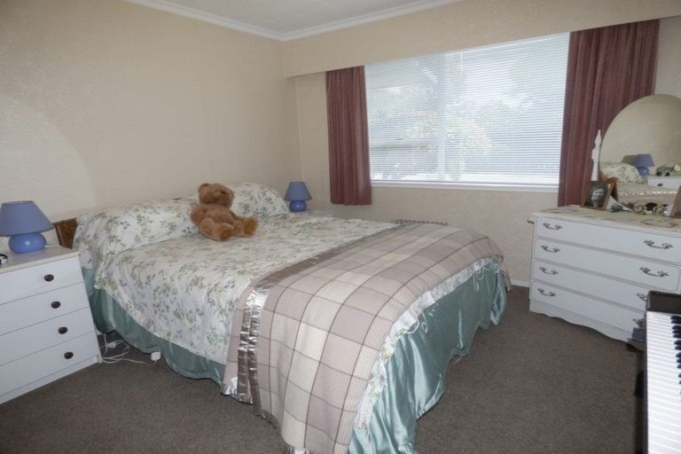 Photo of property in 7b John Guthrie Place, Merrilands, New Plymouth, 4312