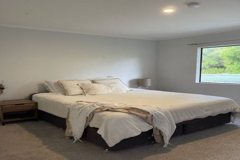 Photo of property in 1/38 Kaipatiki Road, Glenfield, Auckland, 0629