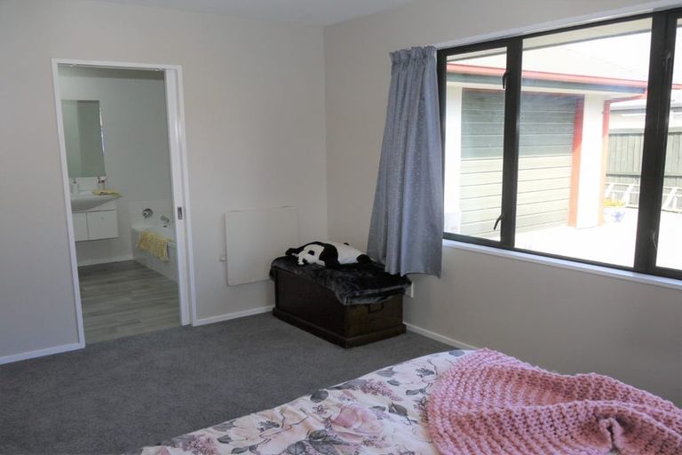 Photo of property in 2 Nautilus Place, Spencerville, Christchurch, 8083