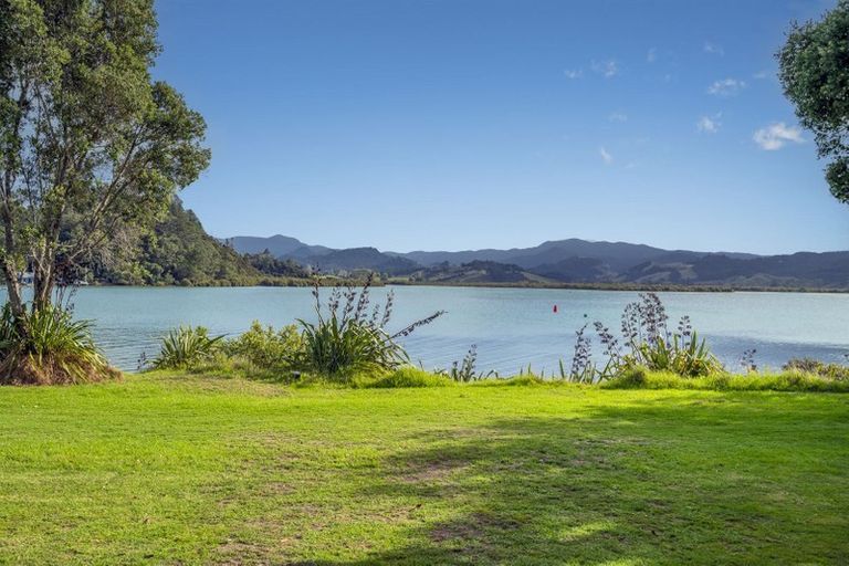 Photo of property in 16 Robinson Road, Whitianga, 3510