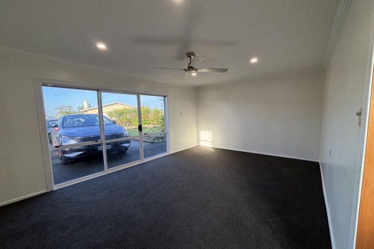 Photo of property in 8 Kuaka Place, Castlecliff, Whanganui, 4501