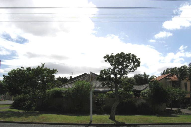 Photo of property in 10 Saltburn Road, Milford, Auckland, 0620