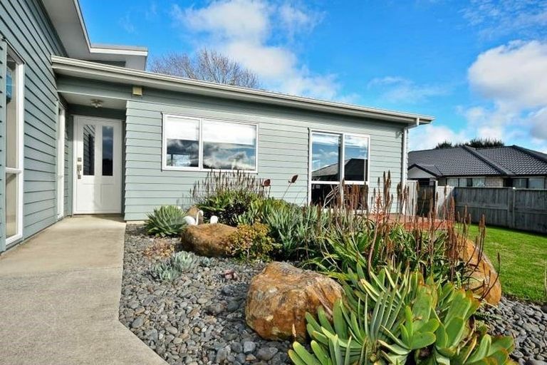 Photo of property in 18 Mcgowan Rise, Tuakau, 2121