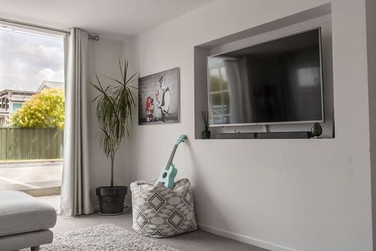 Photo of property in 2/61 Forrest Hill Road, Milford, Auckland, 0620