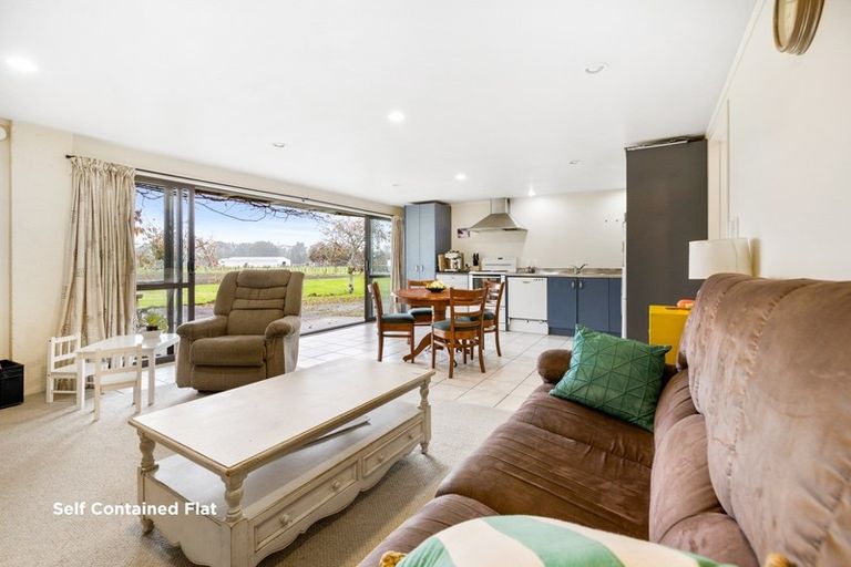 Photo of property in 9b Trotting Course Drive, Kumeu, 0891