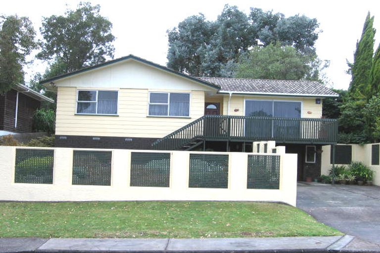 Photo of property in 100 Farquhar Road, Glendene, Auckland, 0602