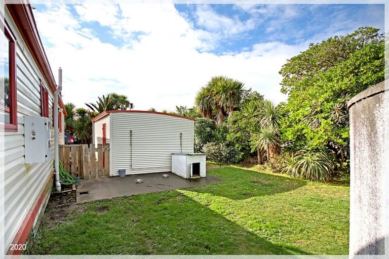 Photo of property in 17 Aru Street, Tangimoana, 4822