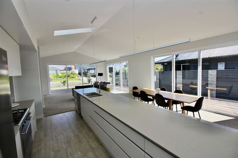 Photo of property in 15 Awatea Drive, Whitianga, 3510
