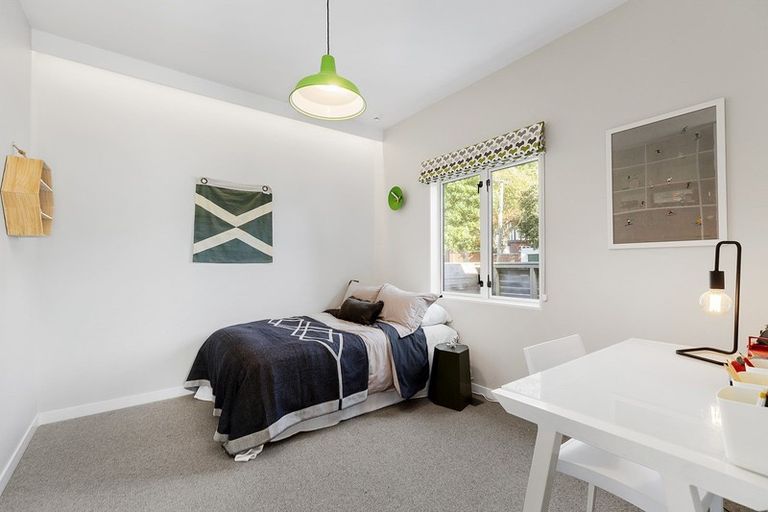 Photo of property in 16 Burnham Street, Seatoun, Wellington, 6022