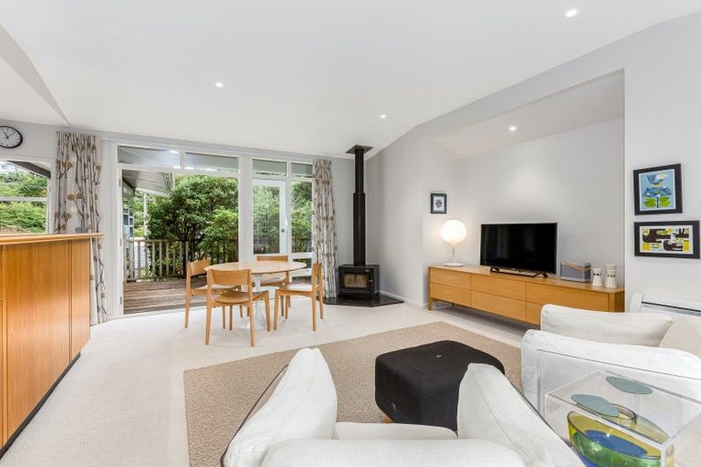 Photo of property in 5 Christina Grove, Normandale, Lower Hutt, 5010