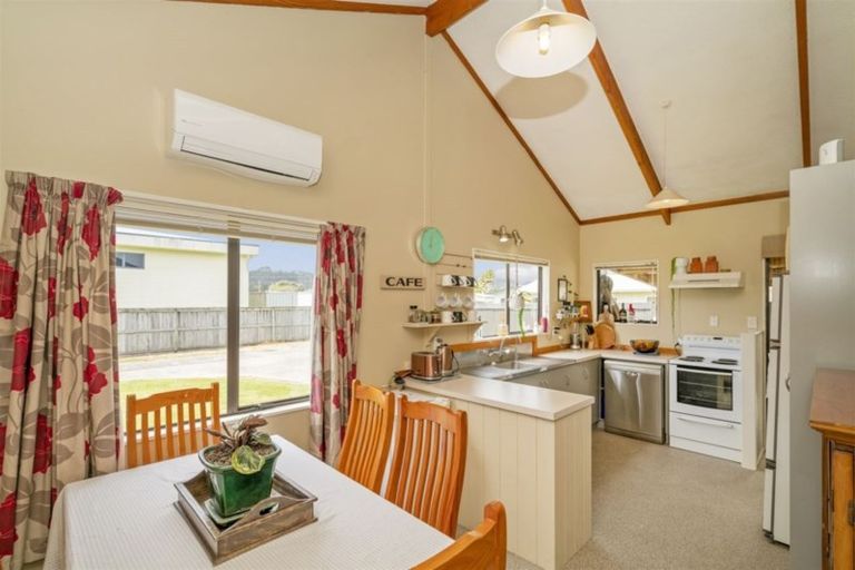 Photo of property in 10 Joan Gaskell Drive, Whitianga, 3510