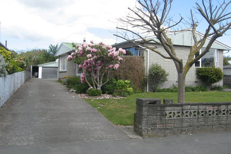 Photo of property in 18 Canberra Place, Redwood, Christchurch, 8051