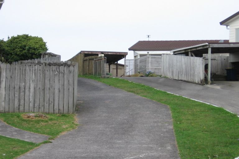 Photo of property in 8 Flaunty Place, West Harbour, Auckland, 0618