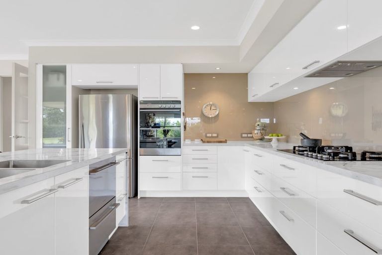 Photo of property in 9 Portofino Point, Karaka, Papakura, 2113